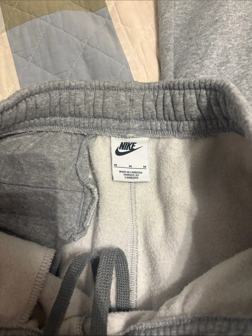 Nike Mens Gray Medium Joggers - Comfort Fit